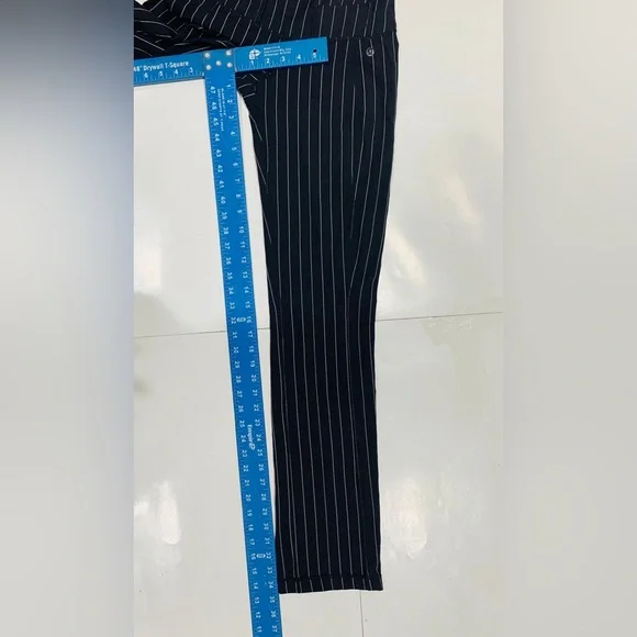 Lululemon athletic women's leggings - Picture 7 of 7